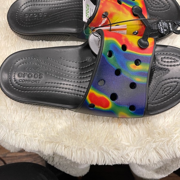 CROCS Tie Die Unisex Slide Sandals. NWT - Picture 3 of 3
